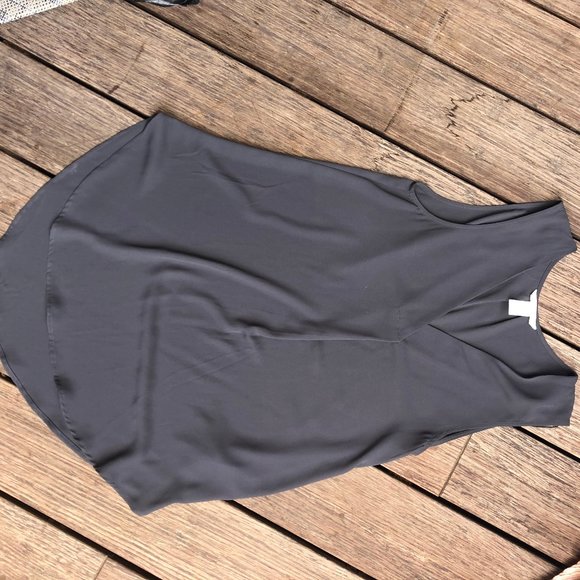 SALE! H&M Gray Drapy Crepped V-neck Blouse - Picture 2 of 4